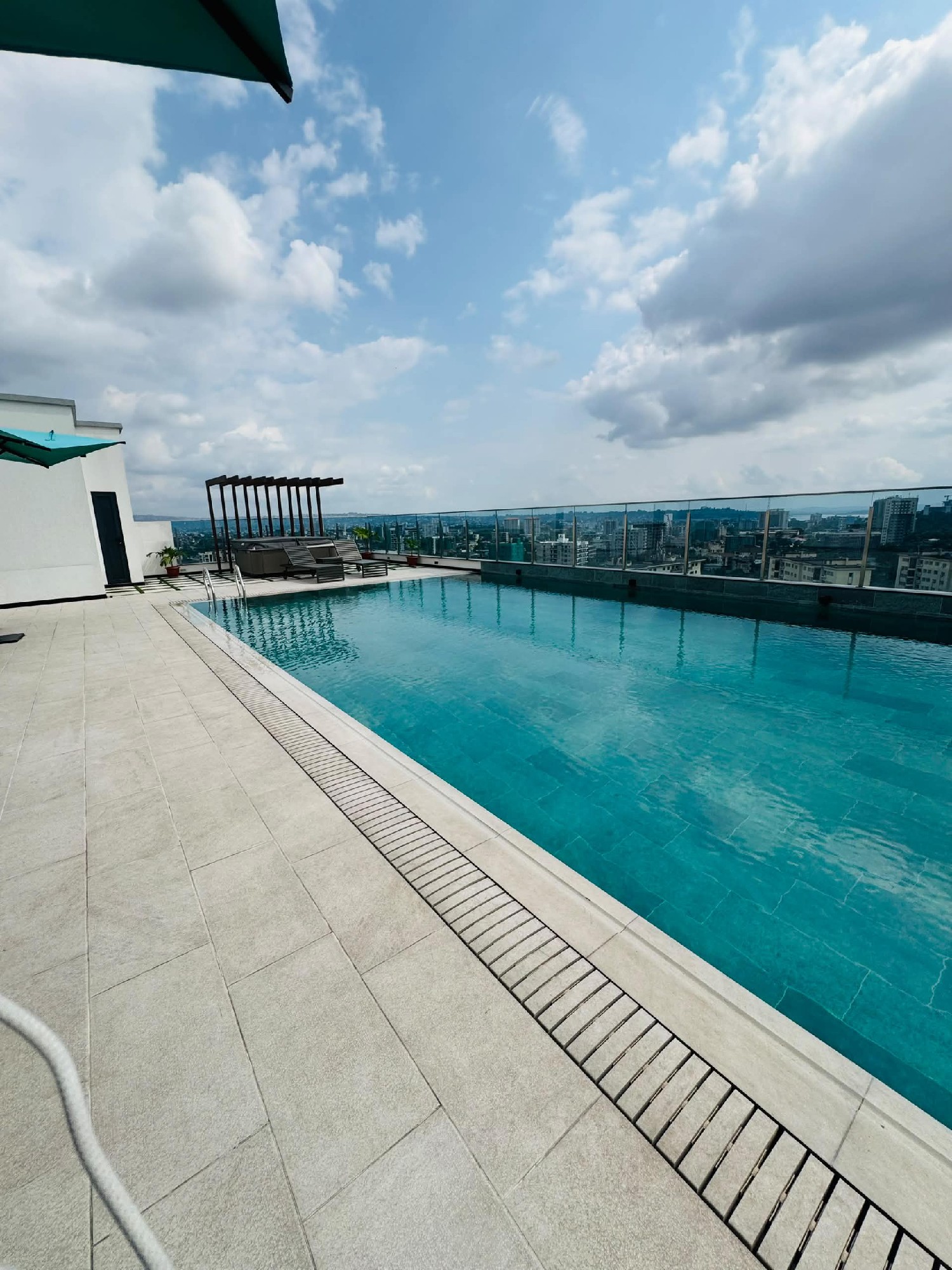 scaled_1001943289 Appartement à Louer – Gombe, Kinshasa