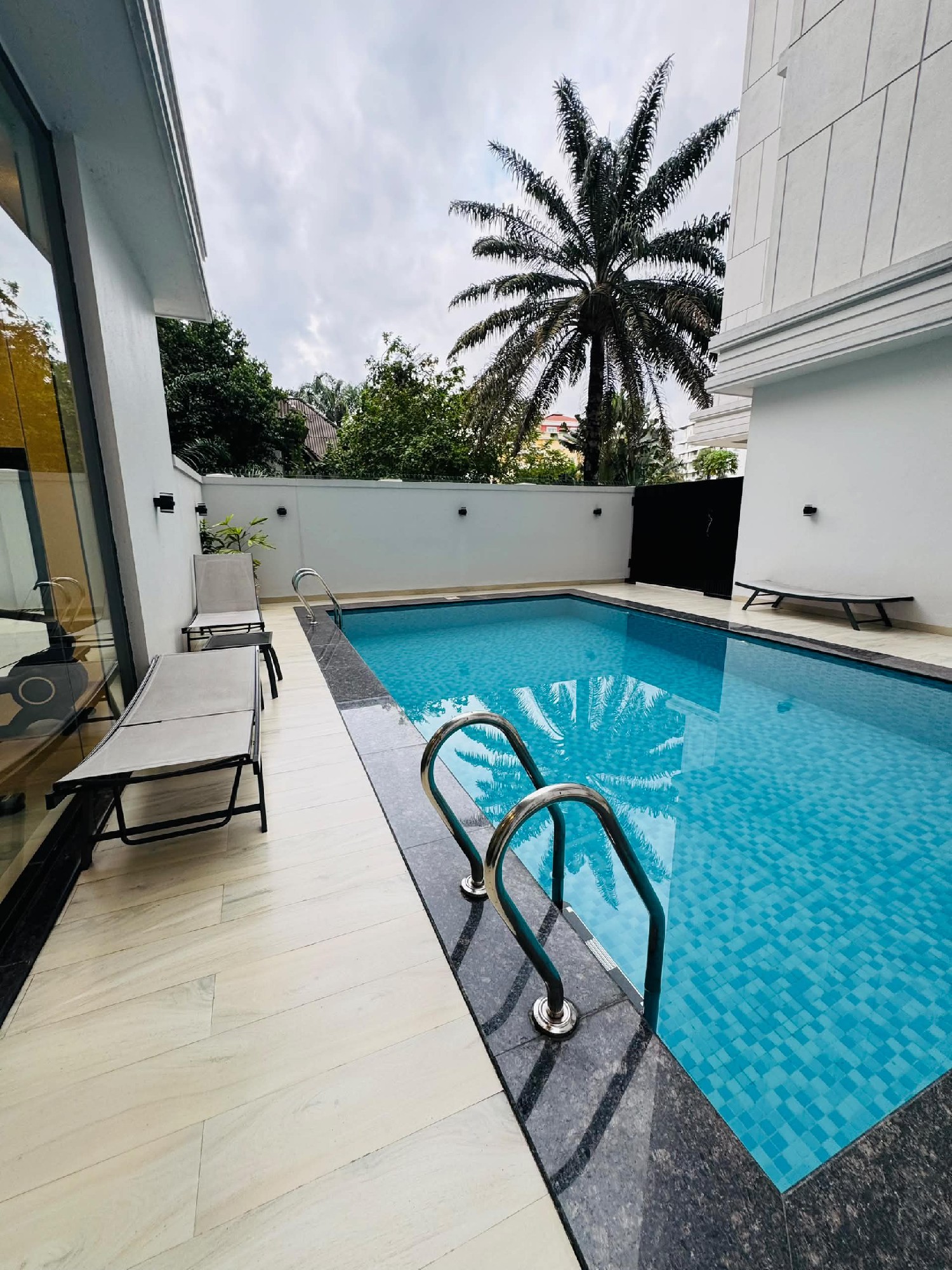 Appartement Meublé à Louer – Gombe, Kinshasa