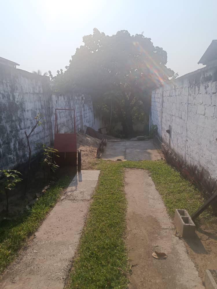 scaled_1001947314 Parcelle-Terrain à Vendre – Macampagne, Kinshasa