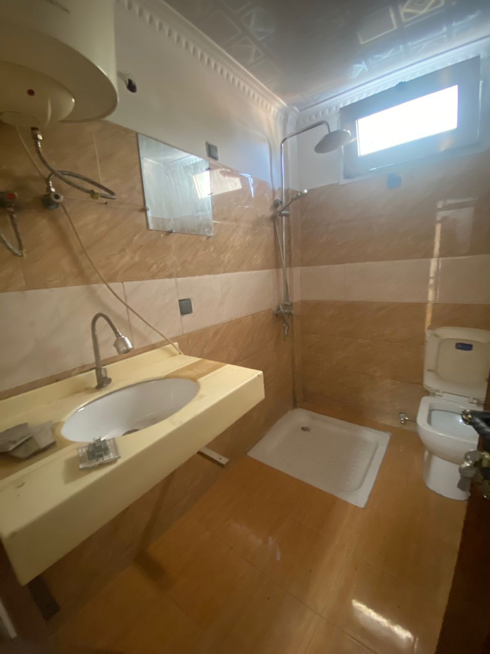 scaled_1001947674 Appartement à Louer – Gombe, Kinshasa
