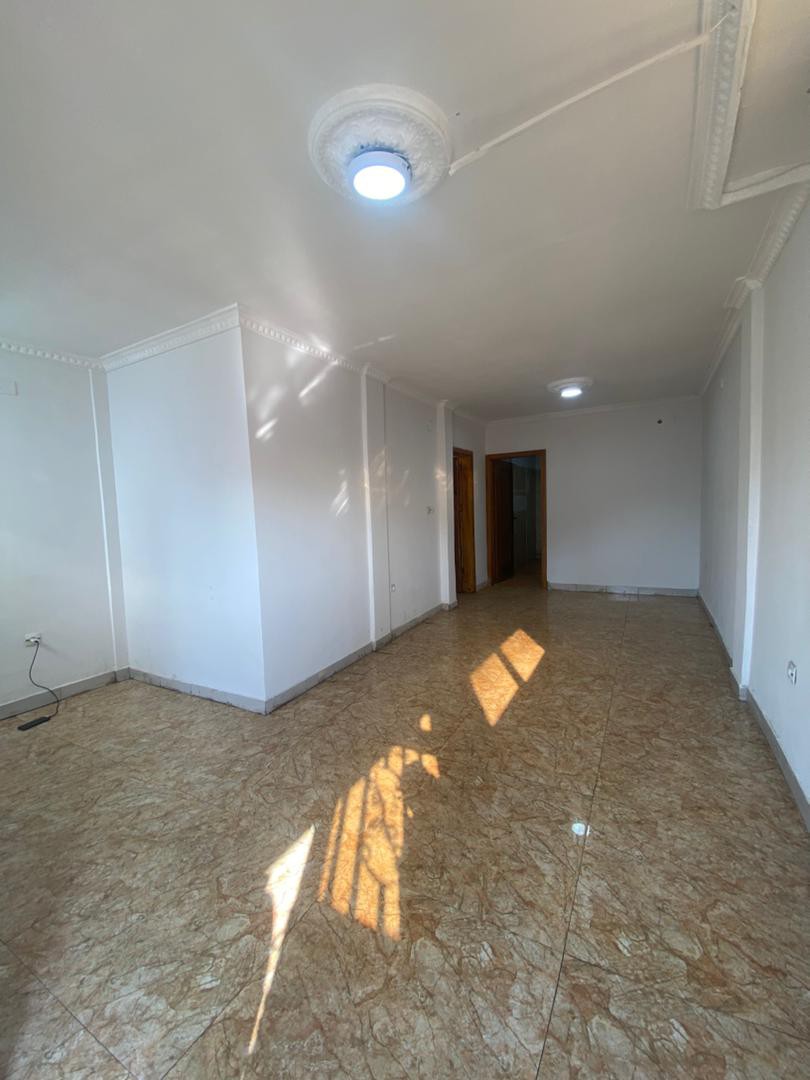 scaled_1001947676 Appartement à Louer – Gombe, Kinshasa