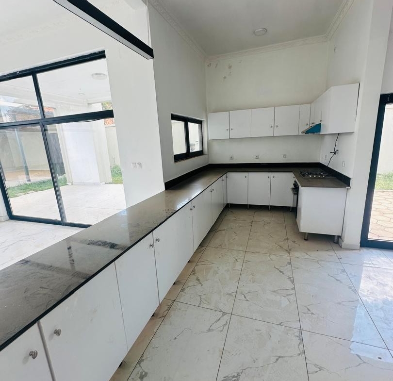 Villa à Vendre – Golf Le Battant, Lubumbashi