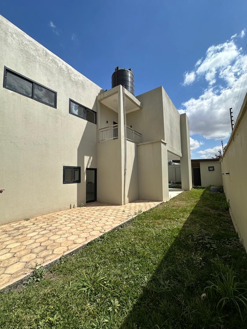scaled_1001950260 Villa à Vendre – Golf Le Battant, Lubumbashi