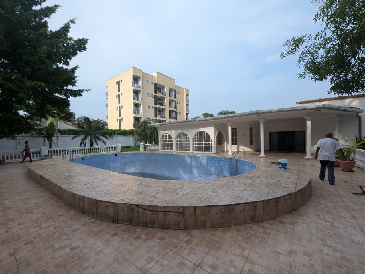scaled_1001951964 Villa à Louer – Gombe, Kinshasa