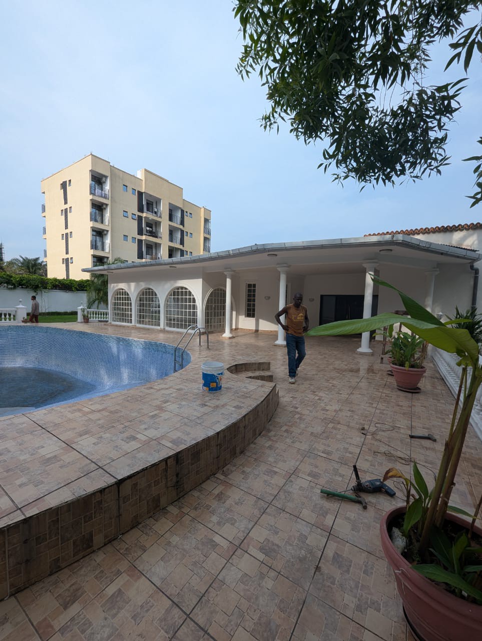 scaled_1001951976 Villa à Louer – Gombe, Kinshasa