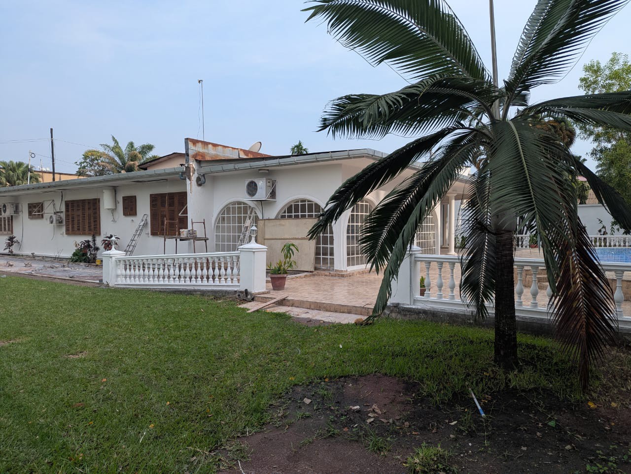 scaled_1001952000 Villa à Louer – Gombe, Kinshasa