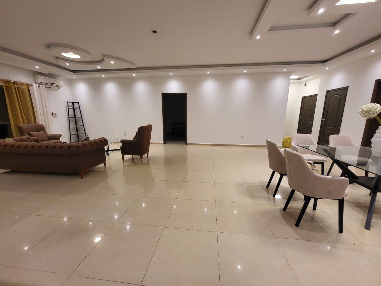 scaled_1002398813 Appartement Meublé à Vendre – Gombe, Kinshasa