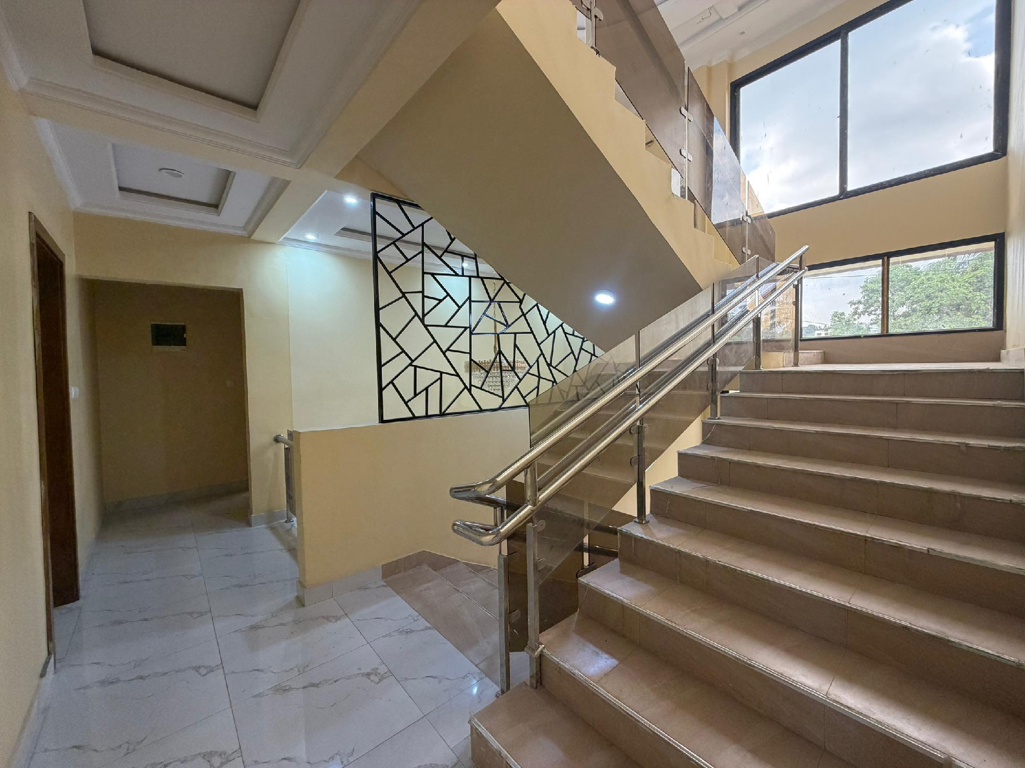 scaled_1002398830 Villa à Vendre – Macampagne, Kinshasa