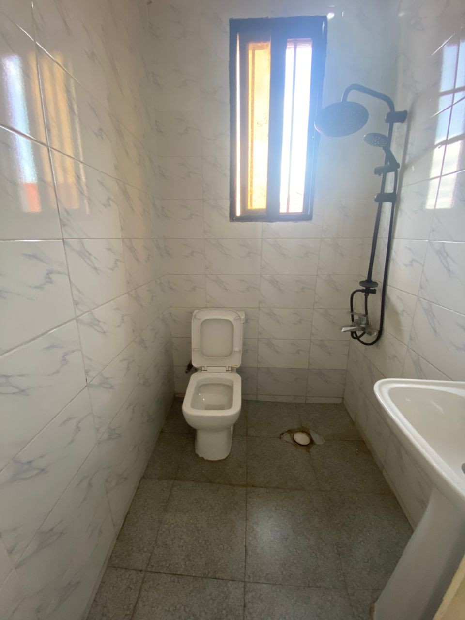 scaled_1005179850 Appartement à Louer – Lingwala, Kinshasa