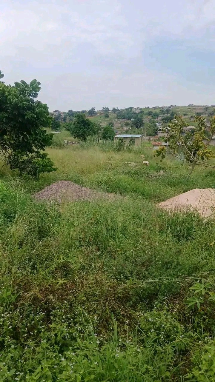 scaled_1005295116 Parcelle-Terrain à Vendre – Mont-Ngafula, Kinshasa