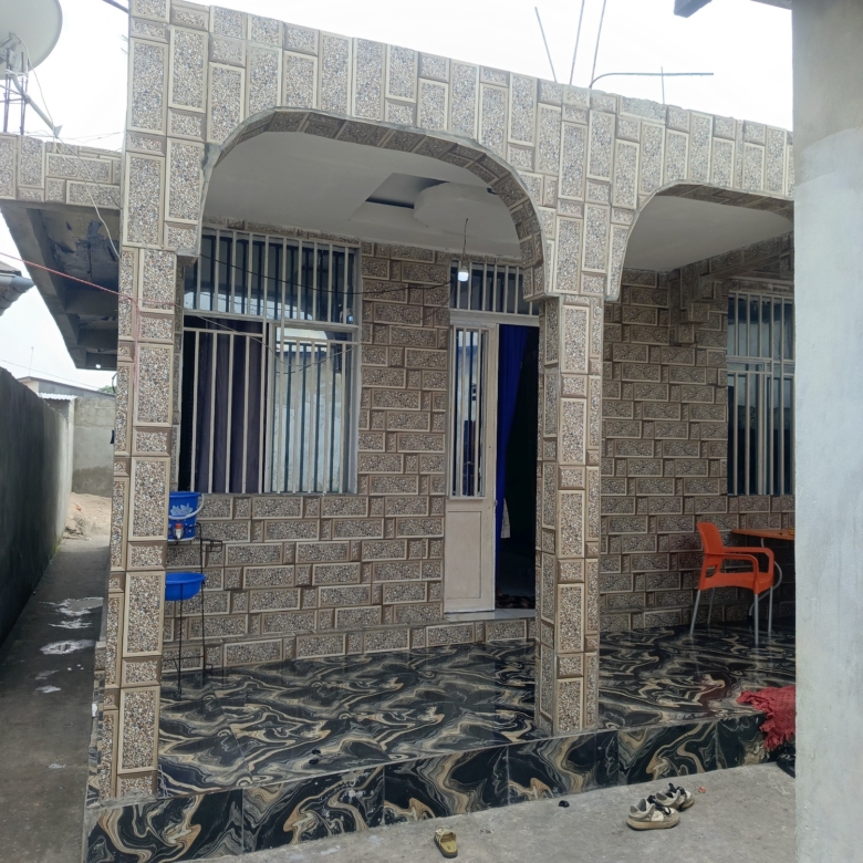 Scaled 1007405753
