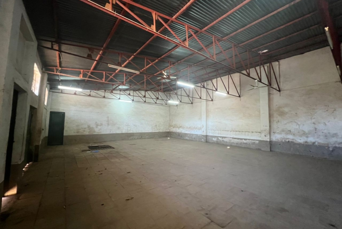 Entrepôt à Louer – Quartier Industriel, Lubumbashi