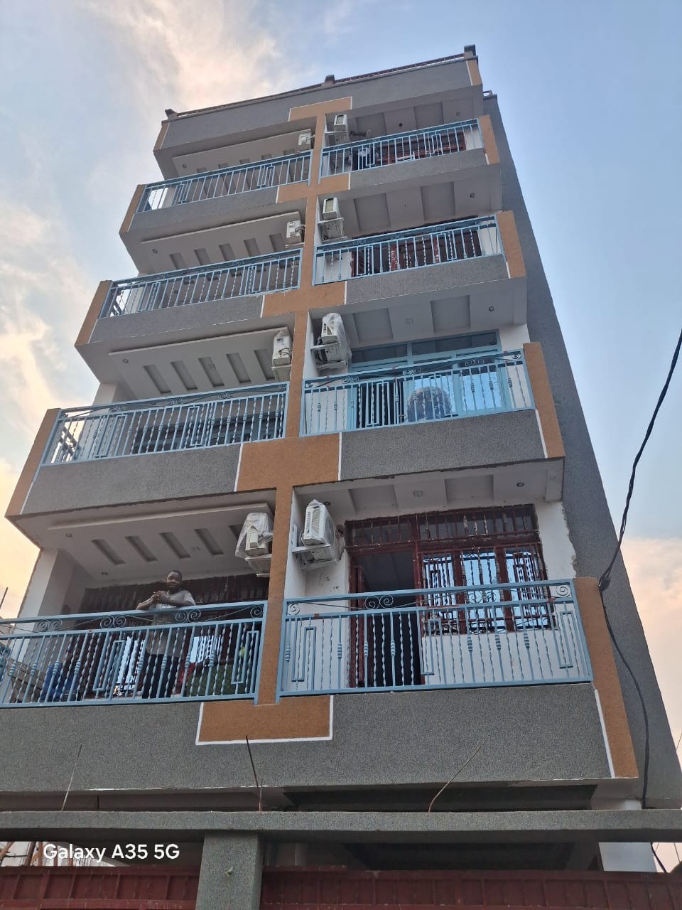 scaled_IMG-20260523-WA0876(1) Immeuble à Vendre – Lingwala, Kinshasa