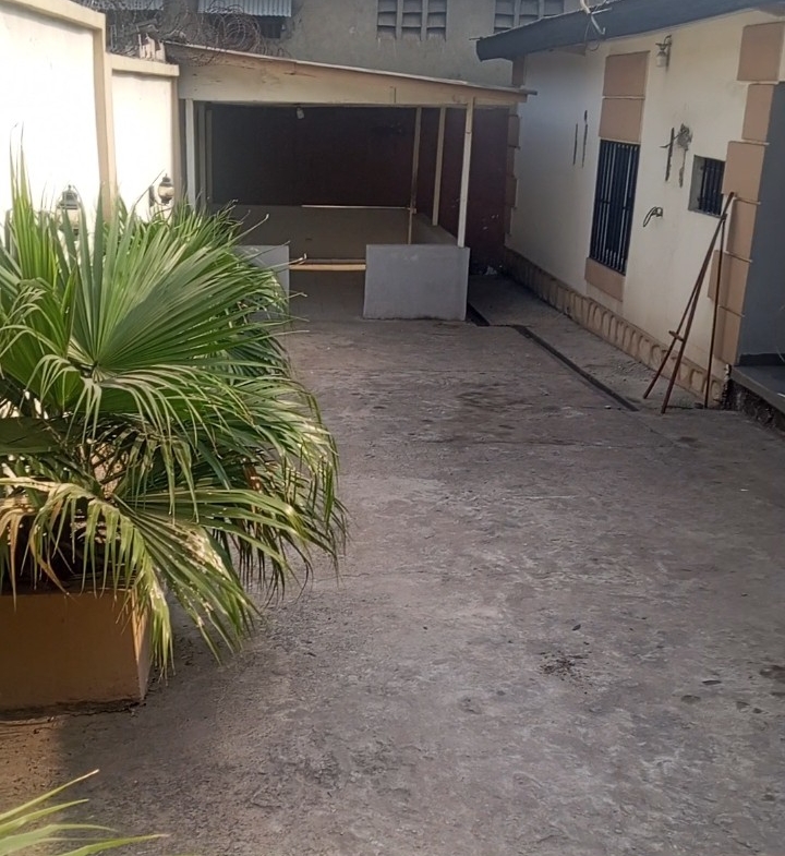 Parcelle-Terrain à Louer – GB, Ngaliema, Kinshasa