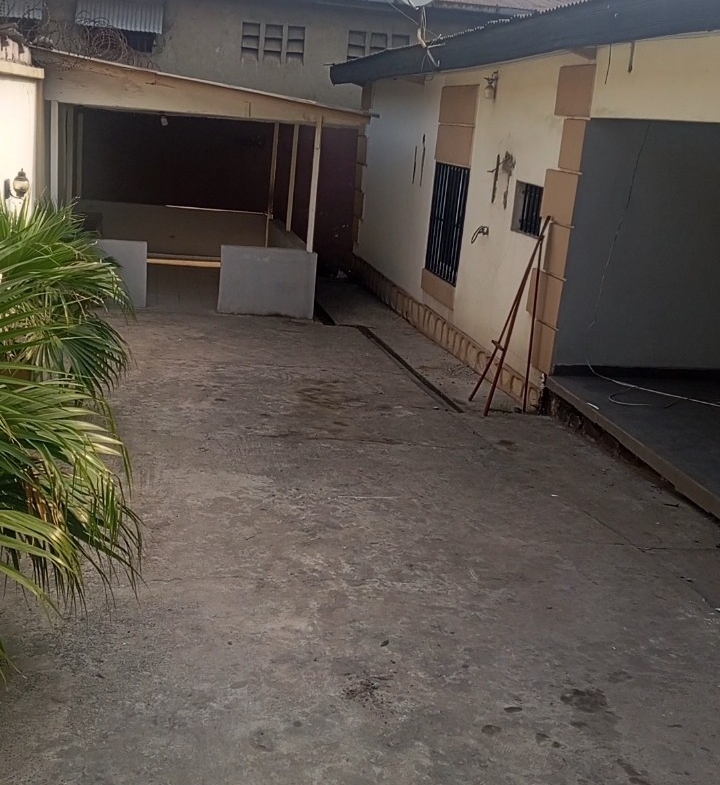 Parcelle-Terrain à Louer – GB, Ngaliema, Kinshasa