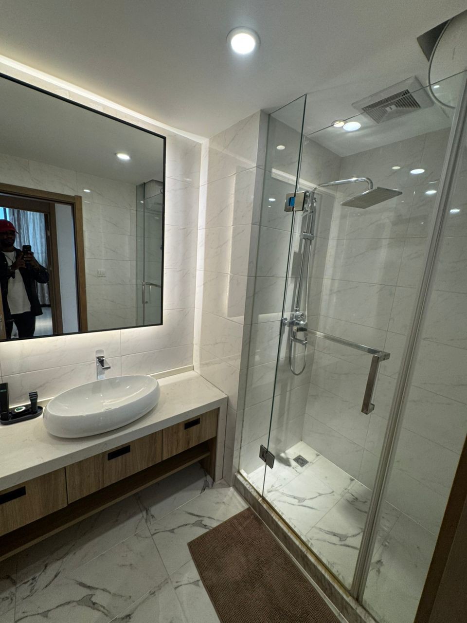 scaled_1000089002 Appartement Meublé à Louer – Gombe, Kinshasa