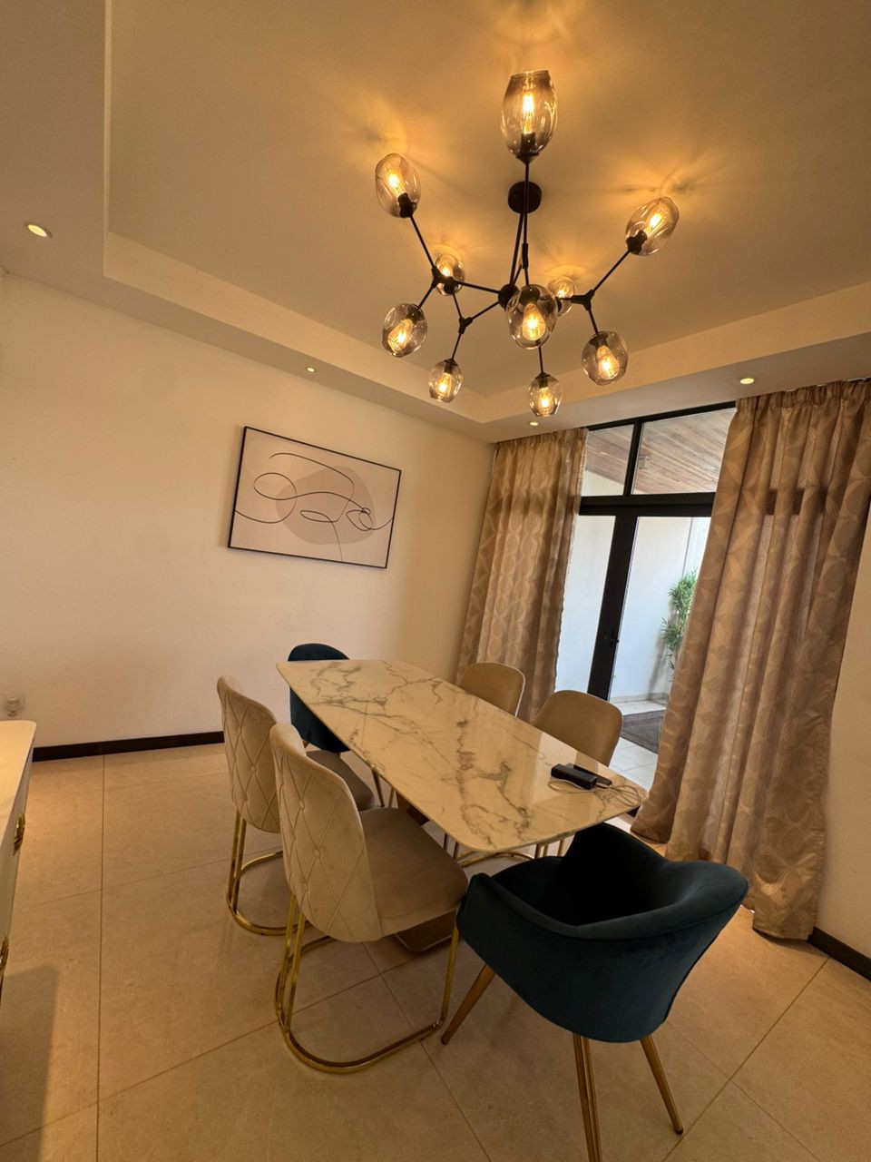 scaled_1000089008 Appartement Meublé à Louer – Gombe, Kinshasa