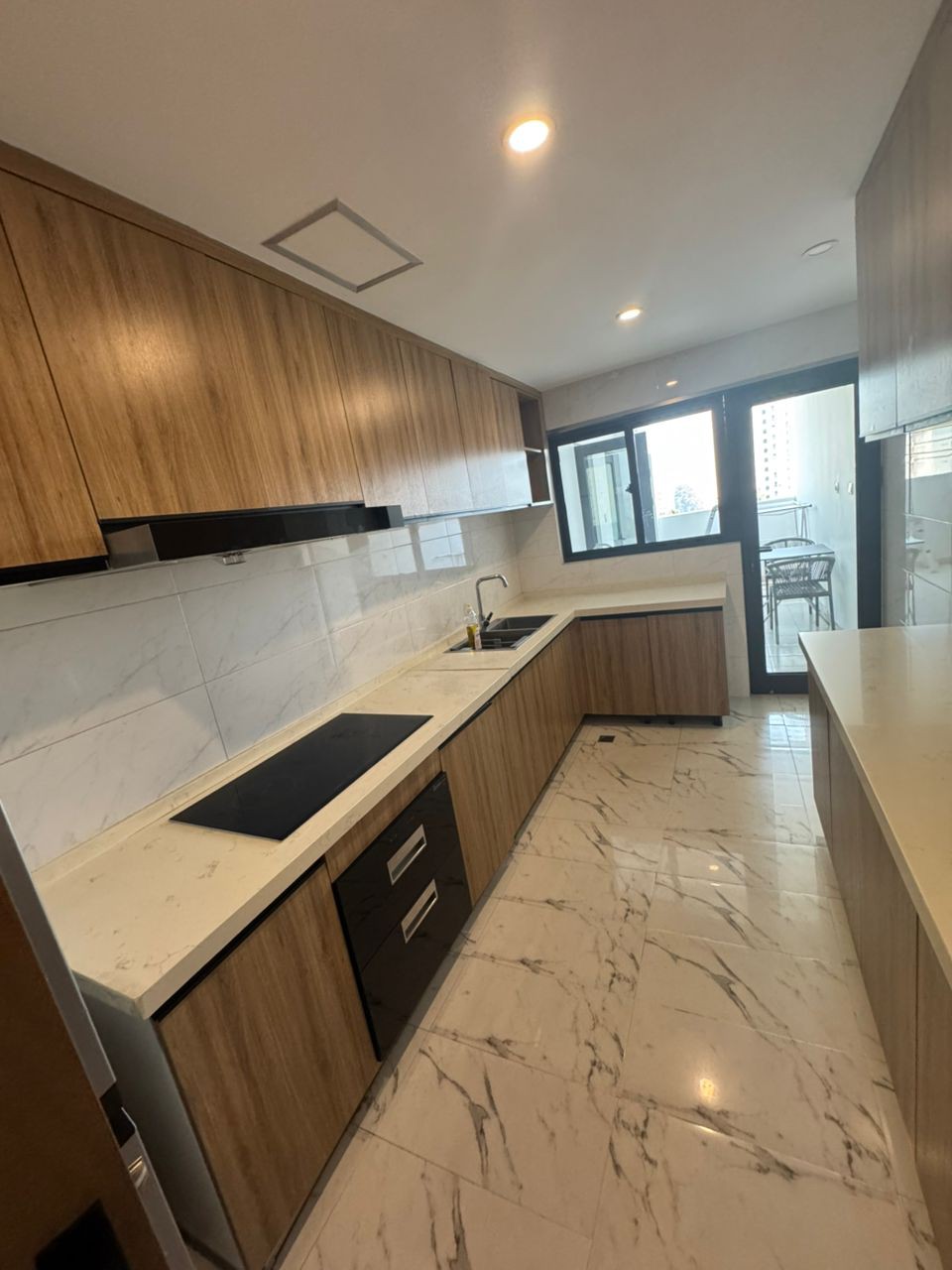 scaled_1000089012 Appartement Meublé à Louer – Gombe, Kinshasa