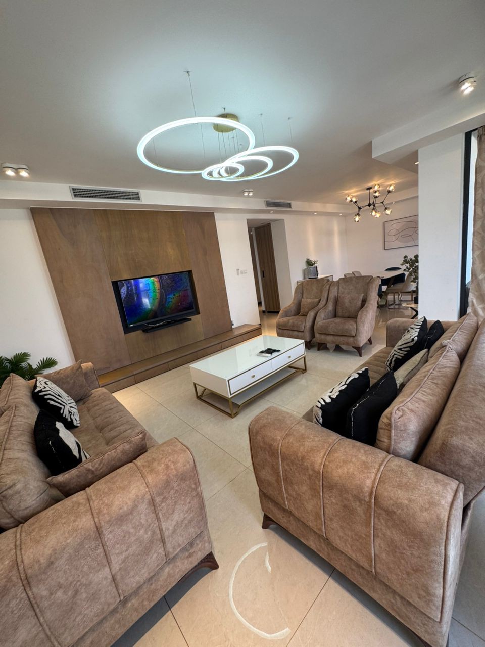 scaled_1000089016 Appartement Meublé à Louer – Gombe, Kinshasa