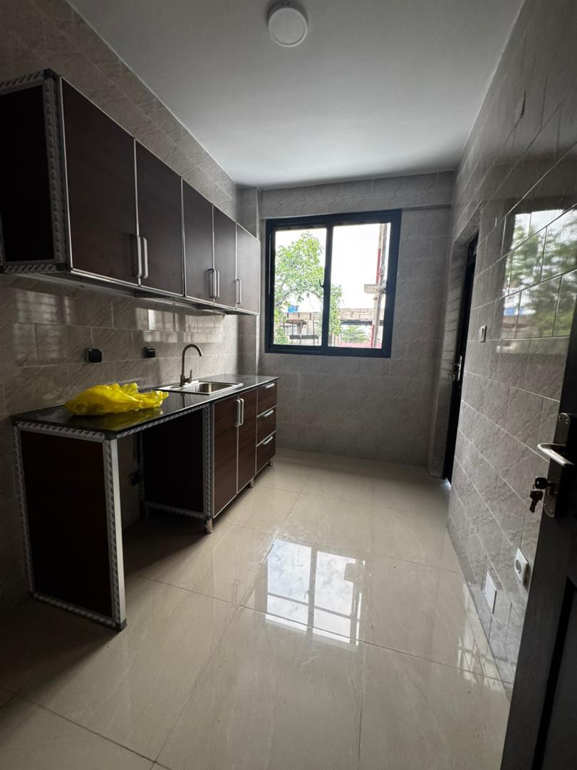 scaled_1000089171 Immeuble à Vendre – Kintambo, Kinshasa