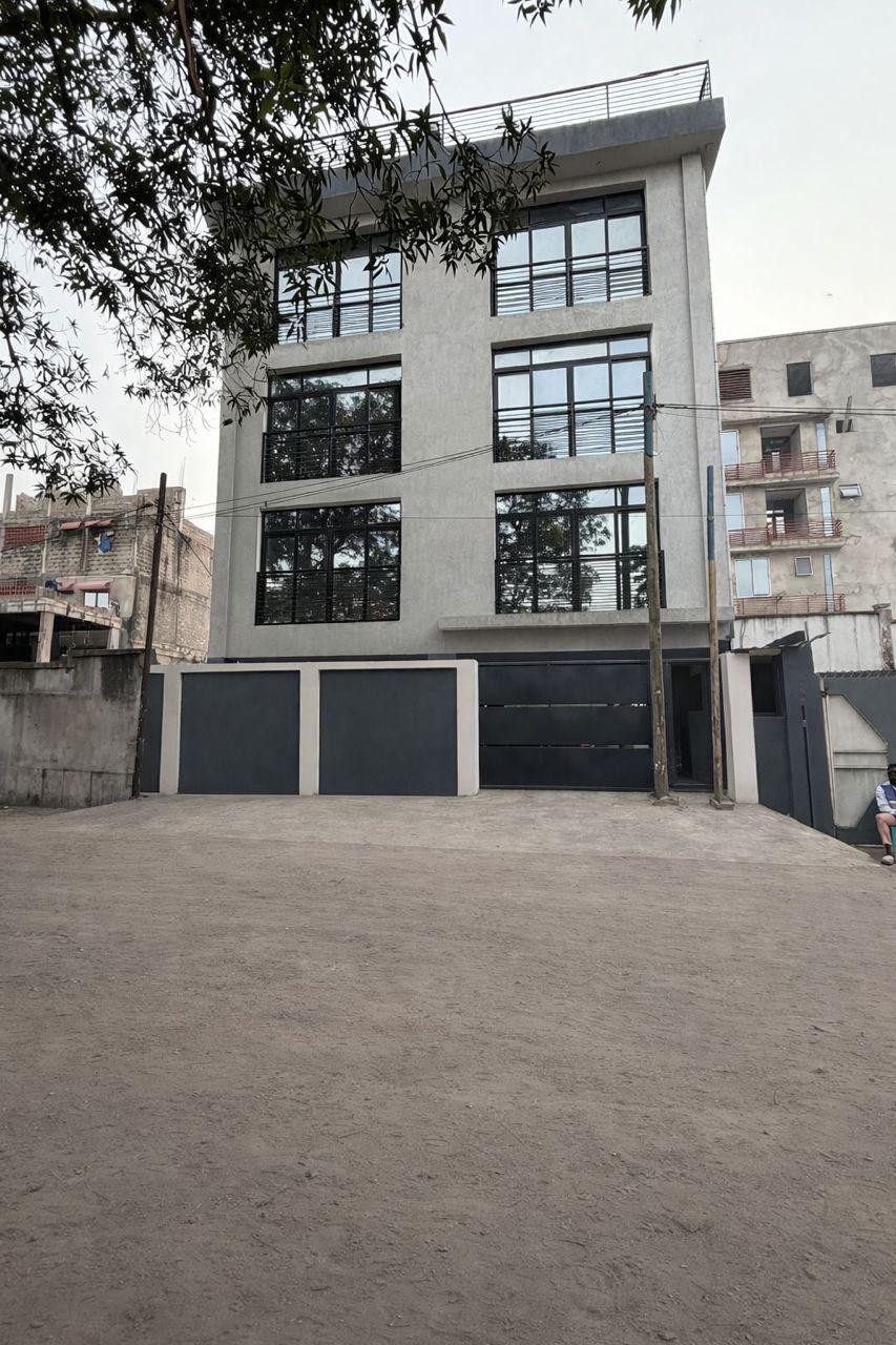 scaled_1000089185 Immeuble à Vendre – Kintambo, Kinshasa