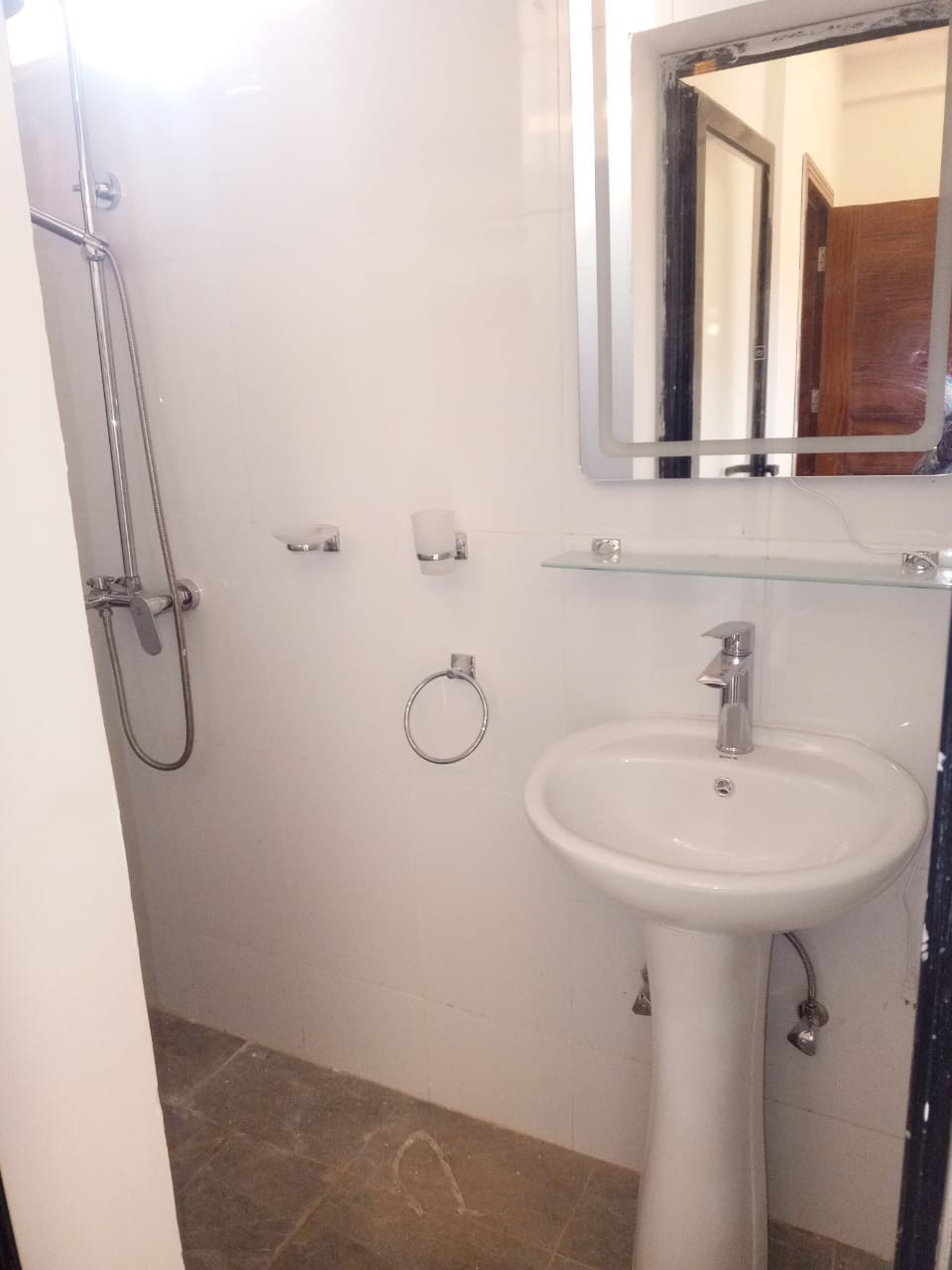 scaled_1000808051 Appartement à Louer – Kintambo, Kinshasa