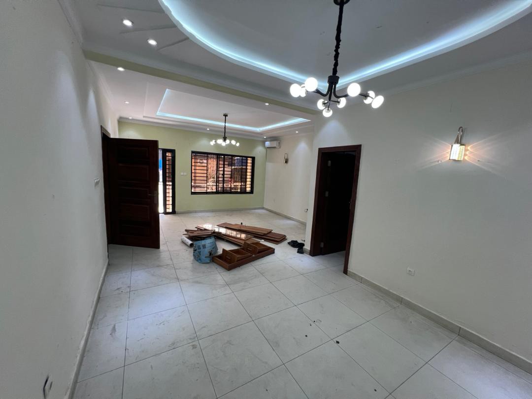 scaled_1000823141 Appartement à Louer – Kintambo, Kinshasa