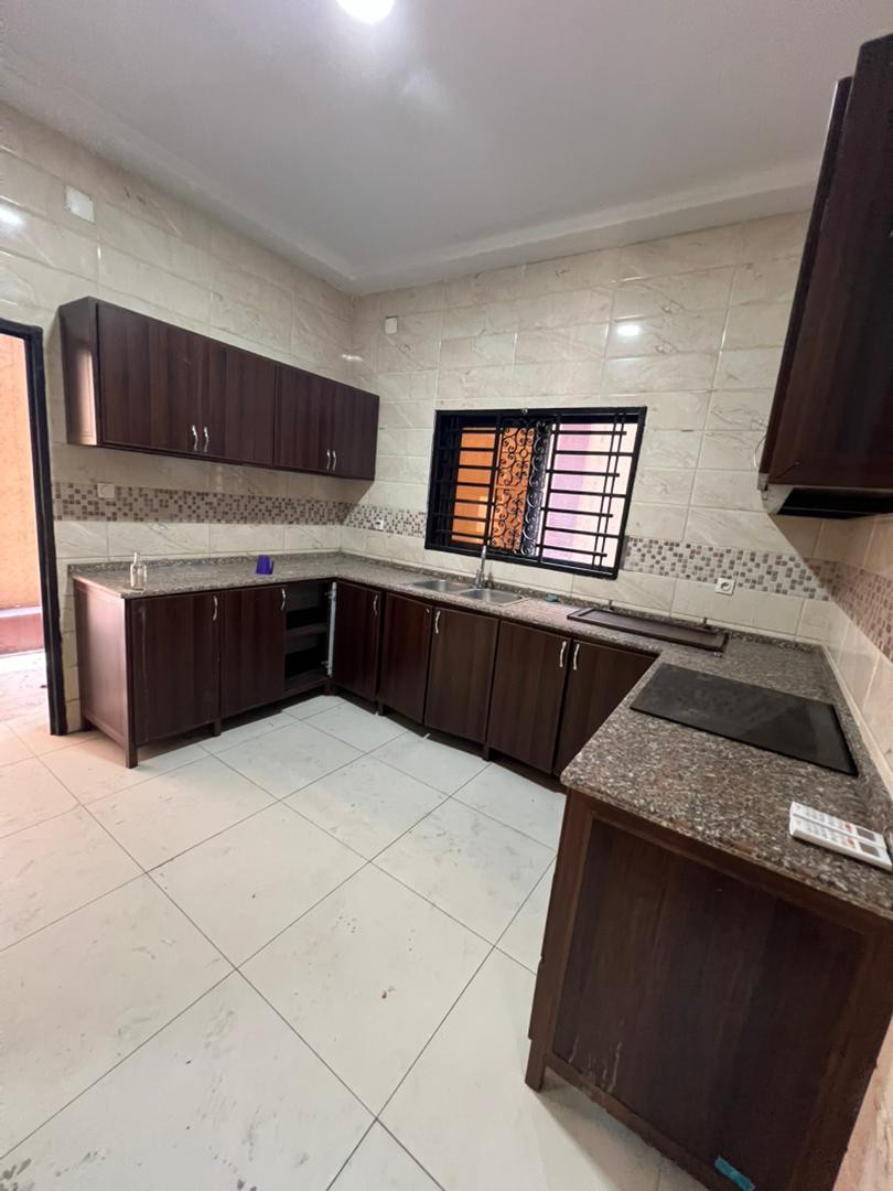 scaled_1000823142 Appartement à Louer – Kintambo, Kinshasa