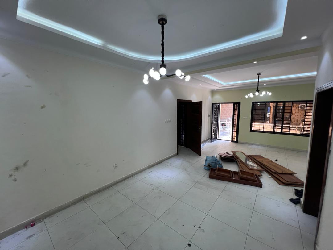scaled_1000823147 Appartement à Louer – Kintambo, Kinshasa