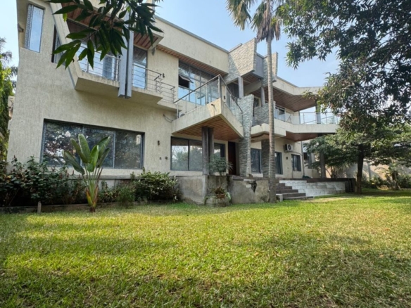 Villa à vendre – macampagne, kinshasa