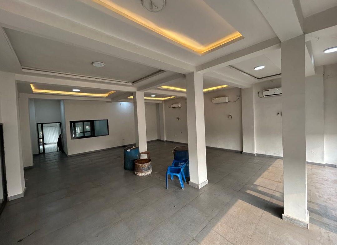 Maison Commerciale à Louer – Gombe, Kinshasa