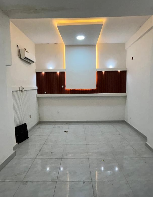 Maison Commerciale à Louer – Gombe, Kinshasa