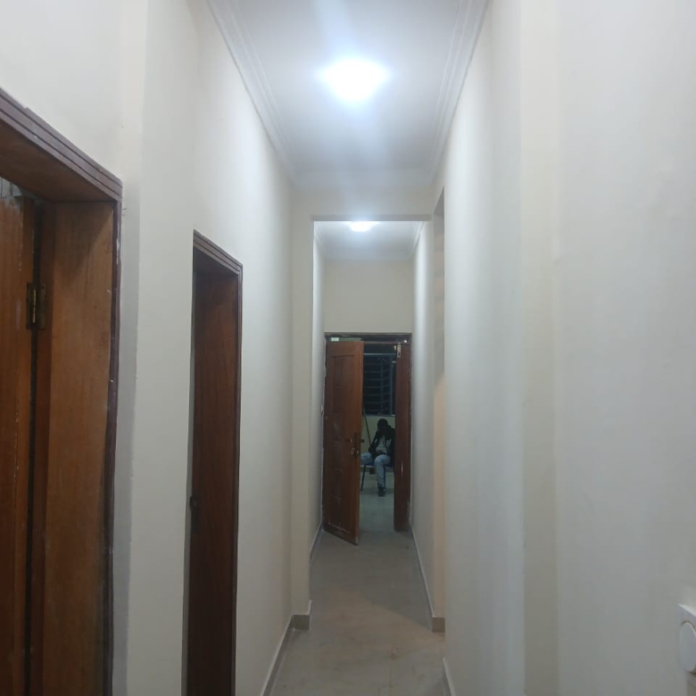 Scaled 1000832319