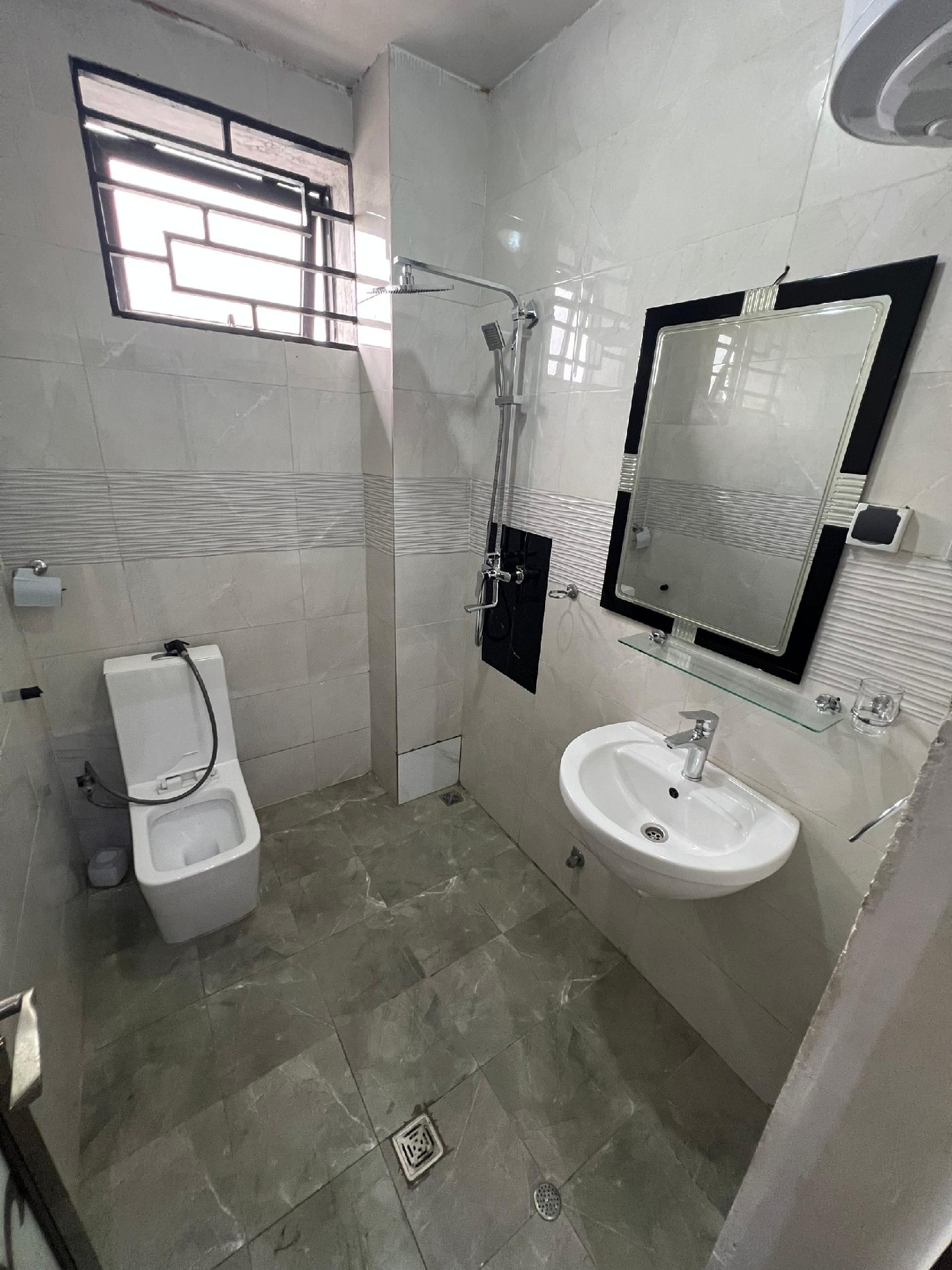 scaled_1000840441 Appartement à Louer – Kintambo, Kinshasa