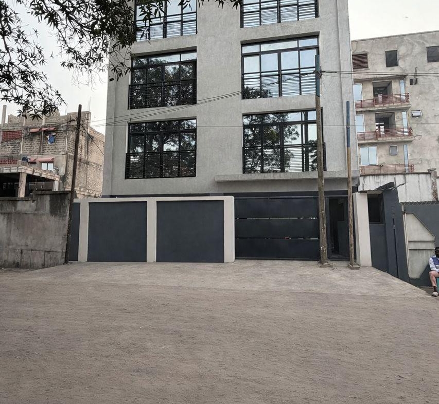 Immeuble à Vendre – Kintambo, Kinshasa