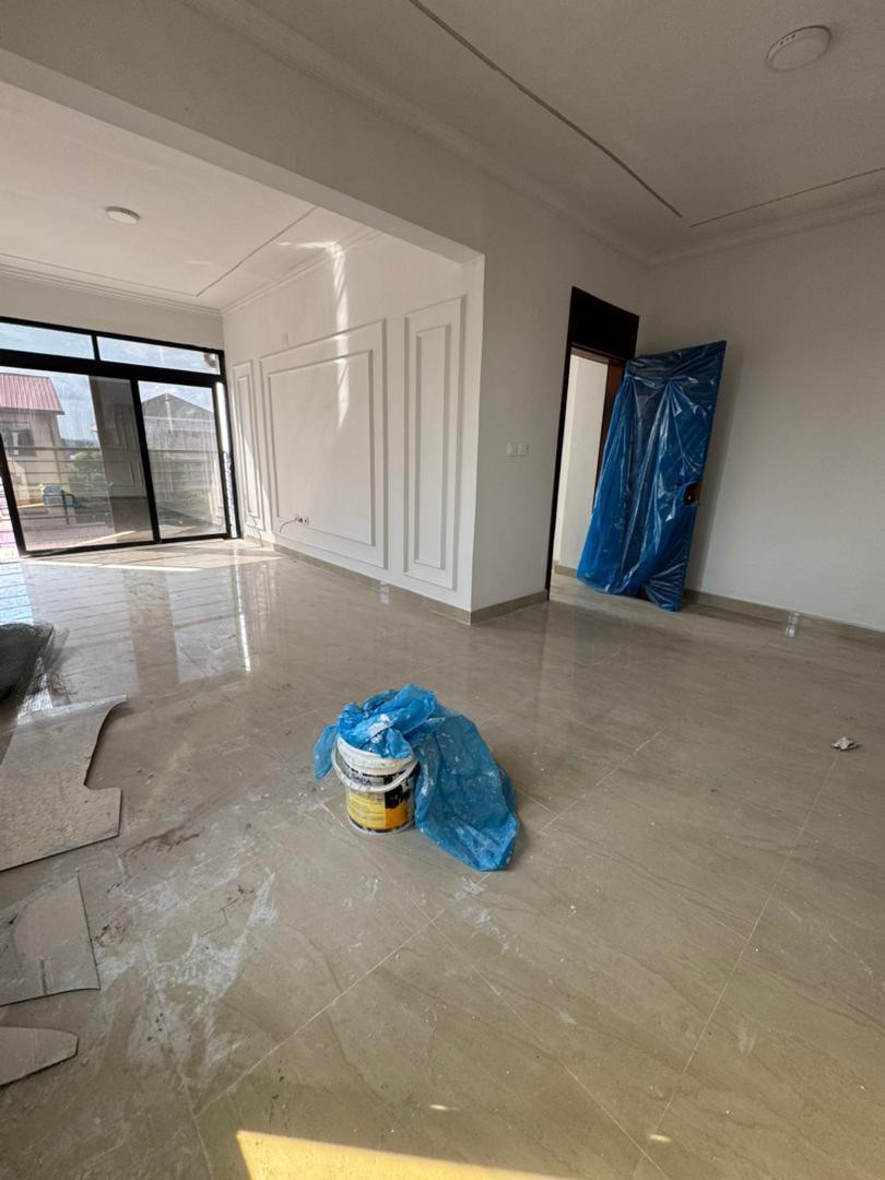 scaled_1000863753 Immeuble à Vendre – Kintambo, Kinshasa