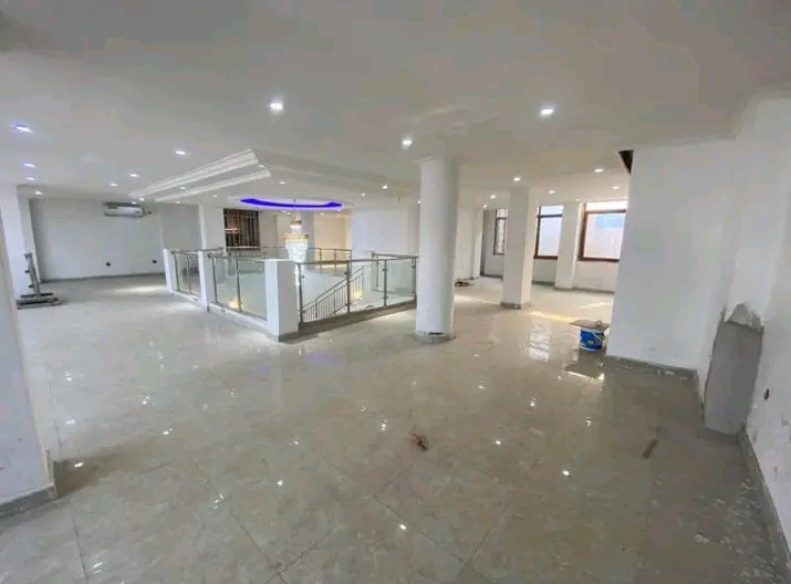 Local Commercial à Louer – Macampagne, Kinshasa