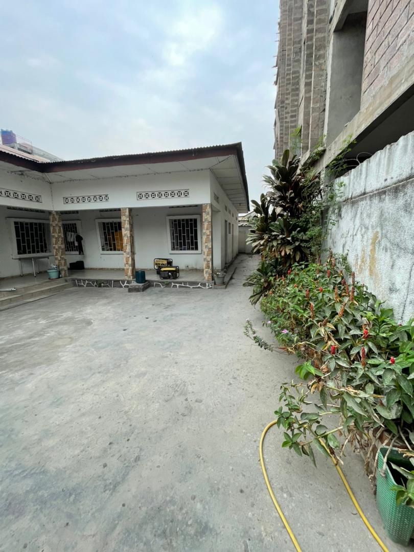 scaled_1001874090 Maison à Louer – Barumbu, Kinshasa