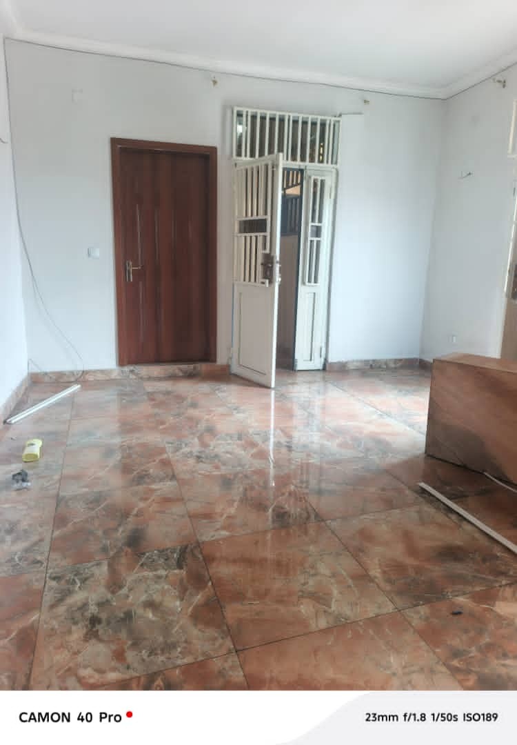scaled_1001879028 Immeuble à Vendre – Ngaliema, Kinshasa
