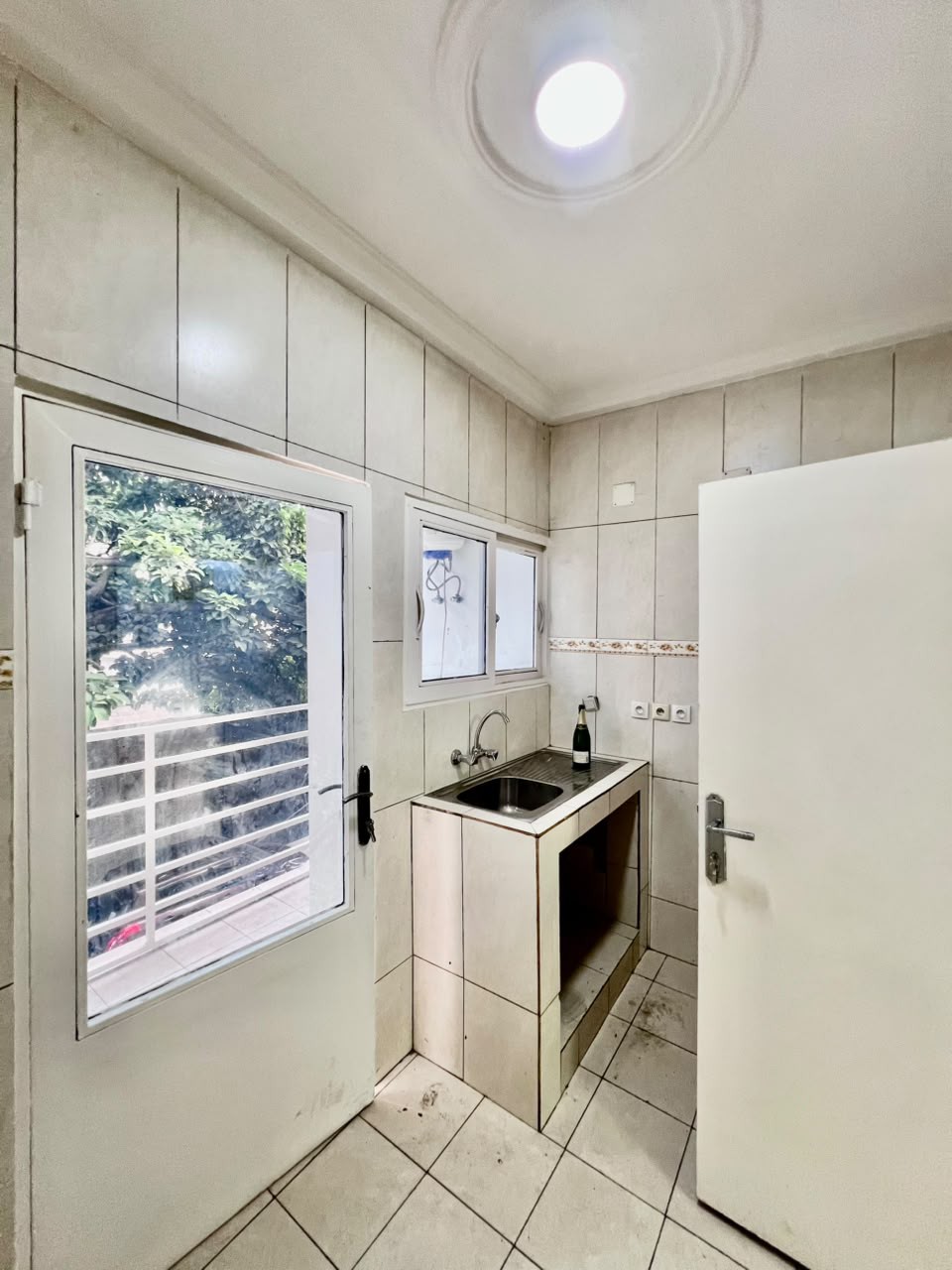 scaled_1001885222 Appartement à Louer – Ngaliema, Kinshasa