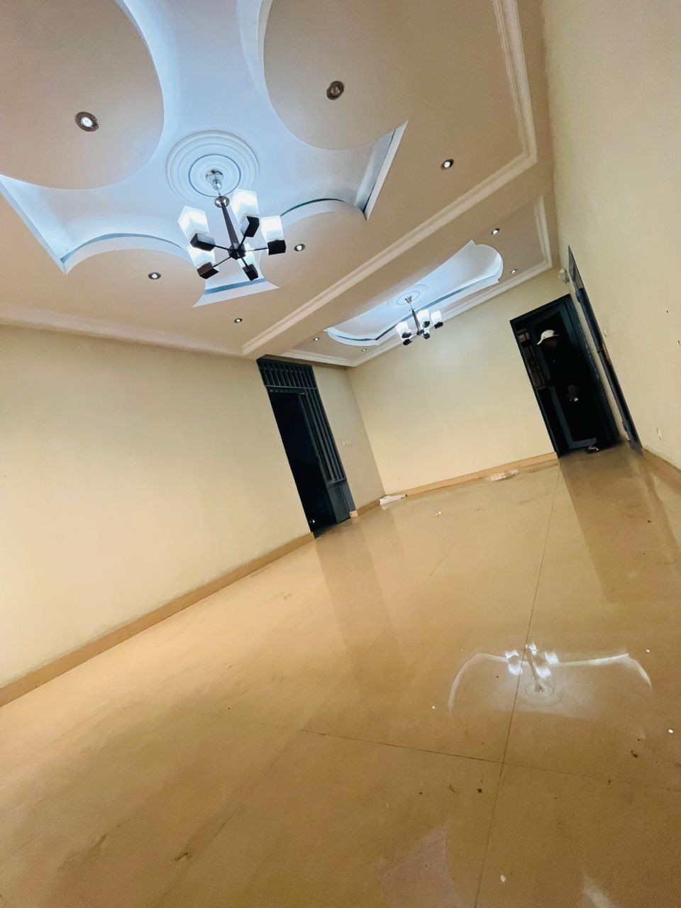 scaled_1001893907 Appartement à Louer – Lingwala, Kinshasa