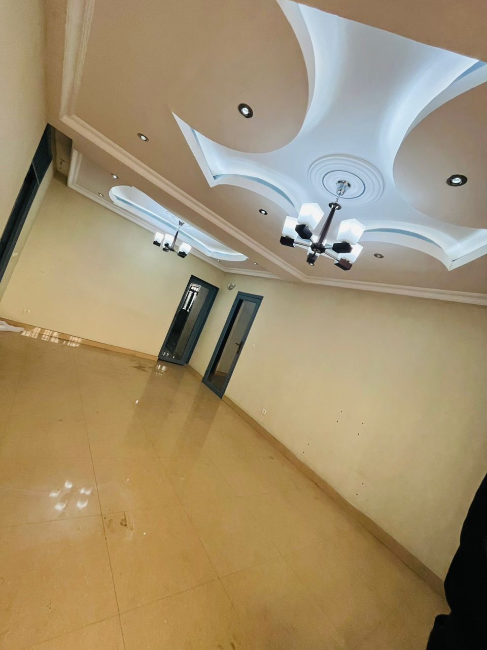 scaled_1001893910 Appartement à Louer – Lingwala, Kinshasa