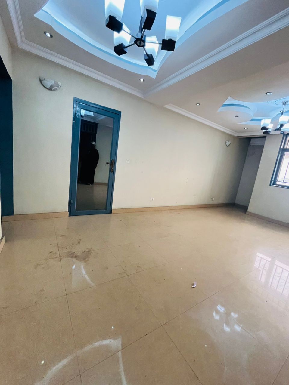 scaled_1001893916 Appartement à Louer – Lingwala, Kinshasa