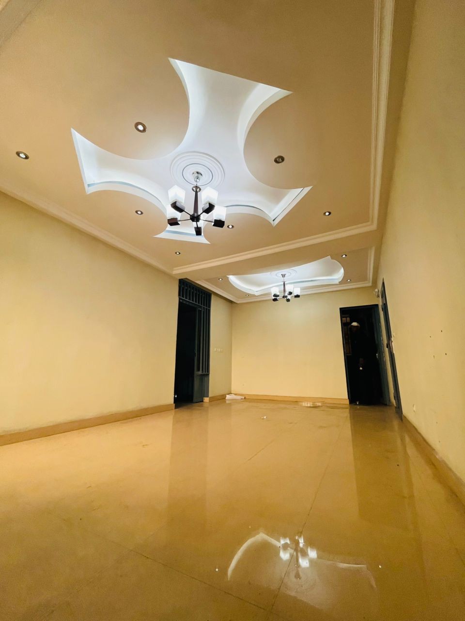 scaled_1001893917 Appartement à Louer – Lingwala, Kinshasa