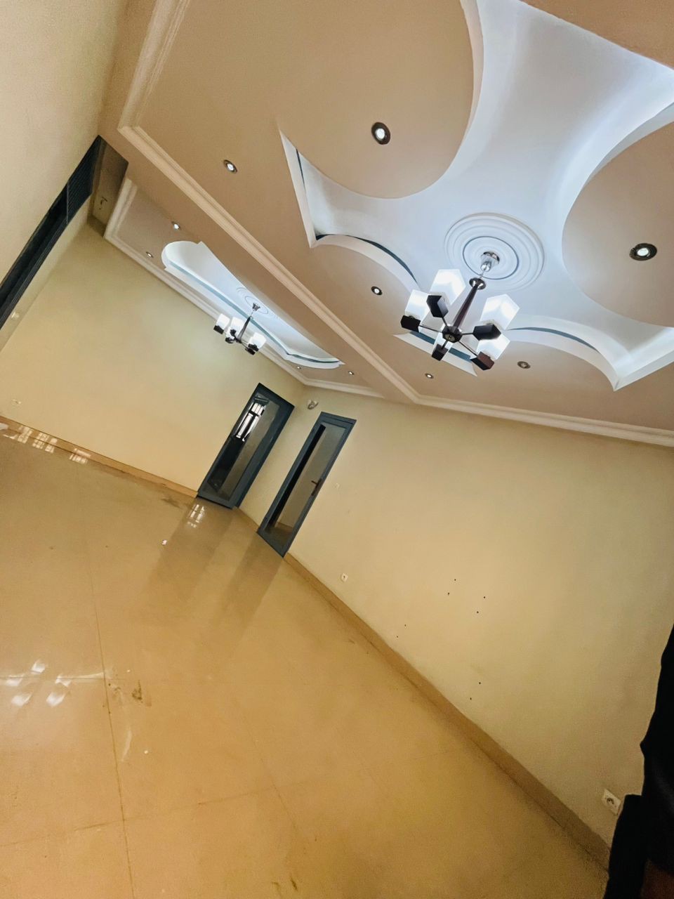 scaled_1001893920 Appartement à Louer – Lingwala, Kinshasa