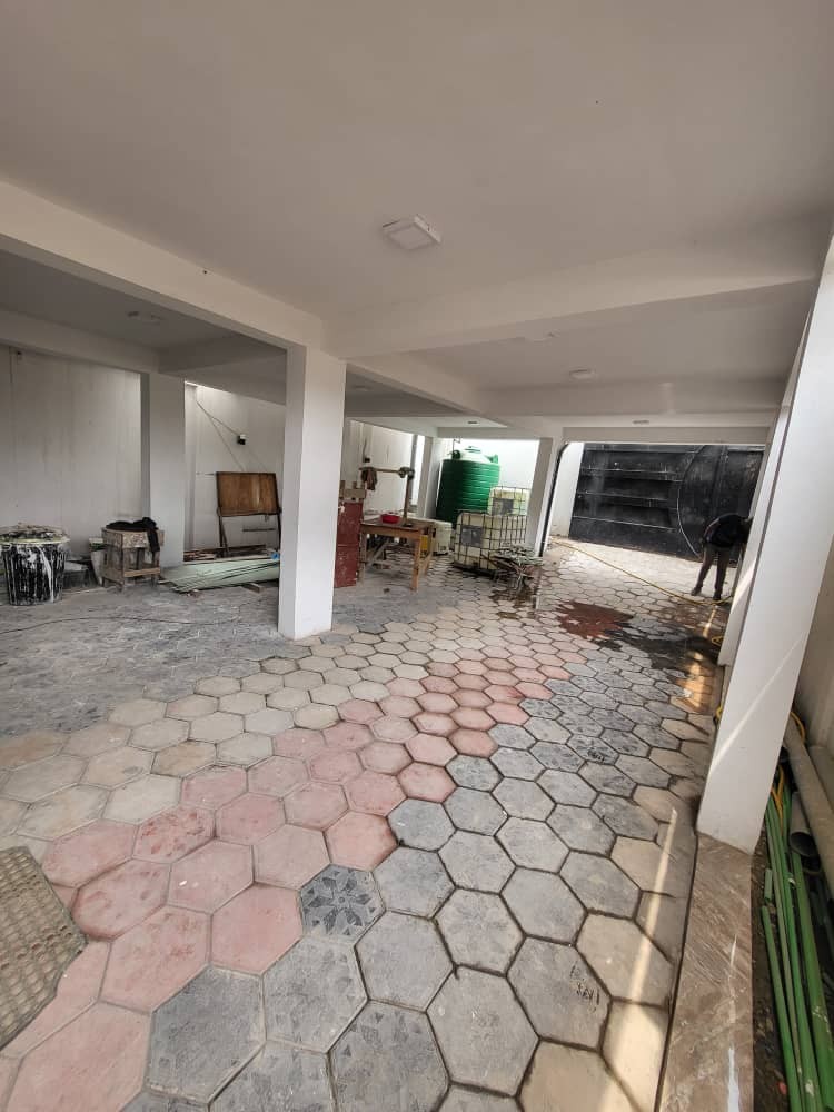 scaled_1001895253 Immeuble à Vendre – Ngaliema, Kinshasa