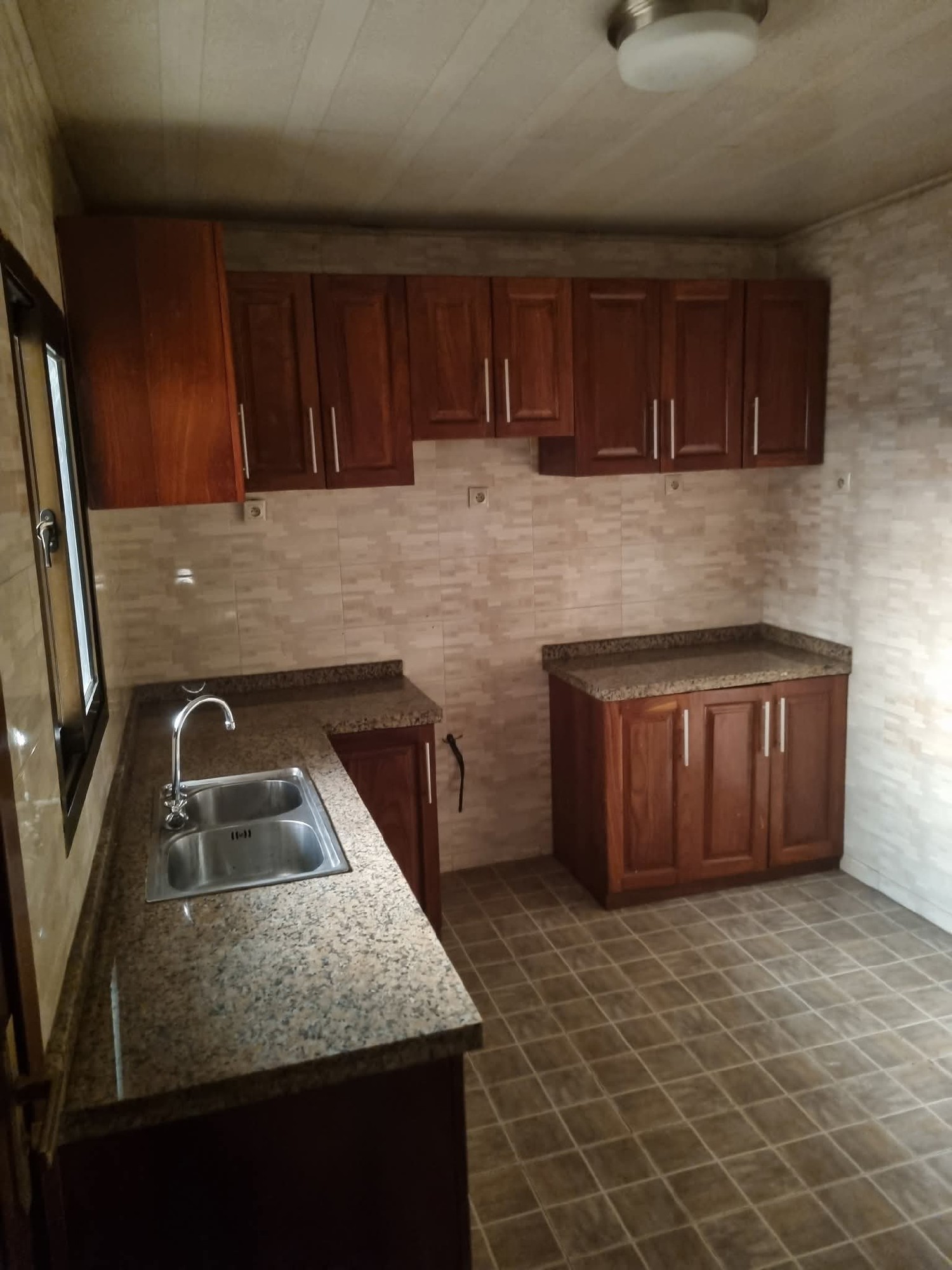 scaled_1001923930 Appartement à Louer – Kintambo, Kinshasa