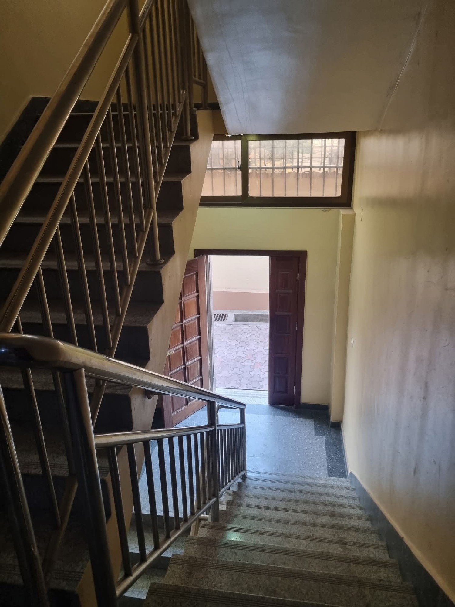 scaled_1001923936 Appartement à Louer – Kintambo, Kinshasa