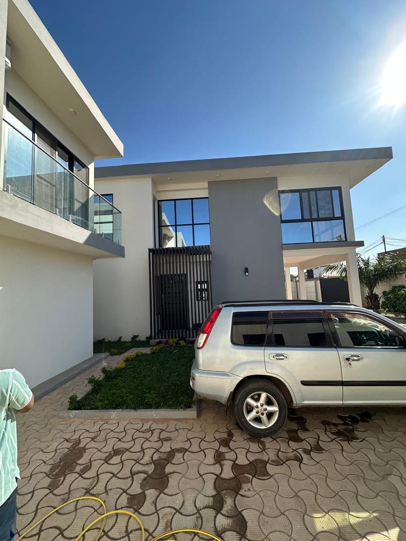 scaled_1001952981 Appartement à Louer – Golf, Lubumbashi
