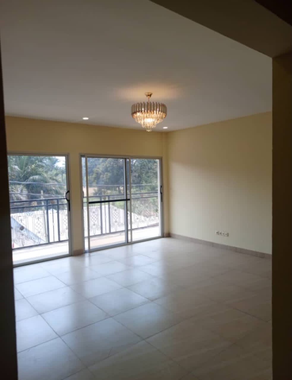 scaled_1001959772 Appartement à Louer – Gombe, Kinshasa